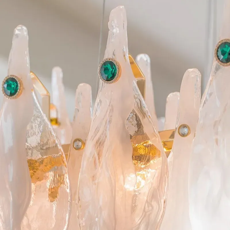 plumabreeze-chandelier.webp