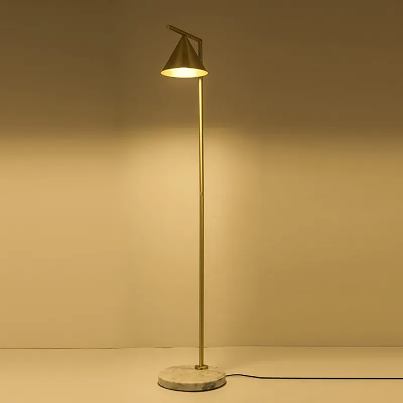 amouraflare-floor-lamp-lifestyle-2.webp